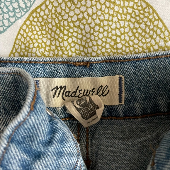 Madewell distressed Jean shorts - Picture 3 of 3